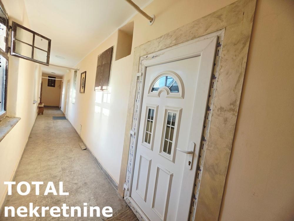 Slika 9 - Stan,NOVI SAD,PETROVARADIN,kv: 22.00, € 99000, ID: 1102572