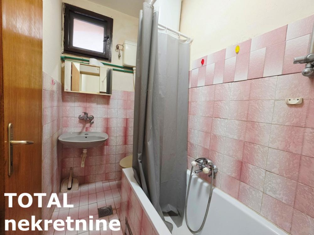 Slika 7 - Stan,NOVI SAD,PETROVARADIN,kv: 22.00, € 99000, ID: 1102572