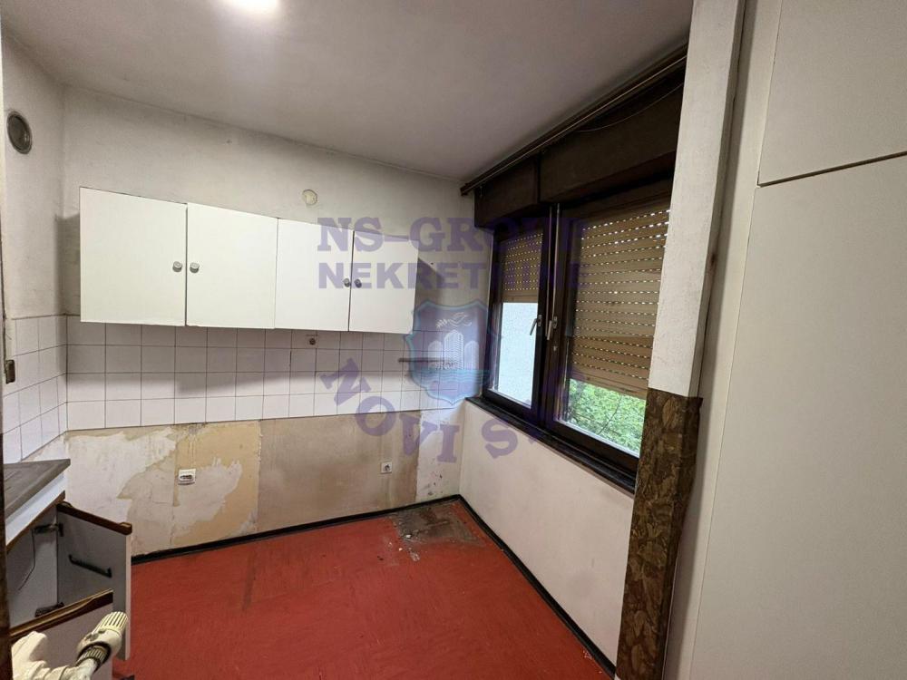 Slika 2 - Dvosoban, 62m2, Blok 8 Novi Sad, sa terasom