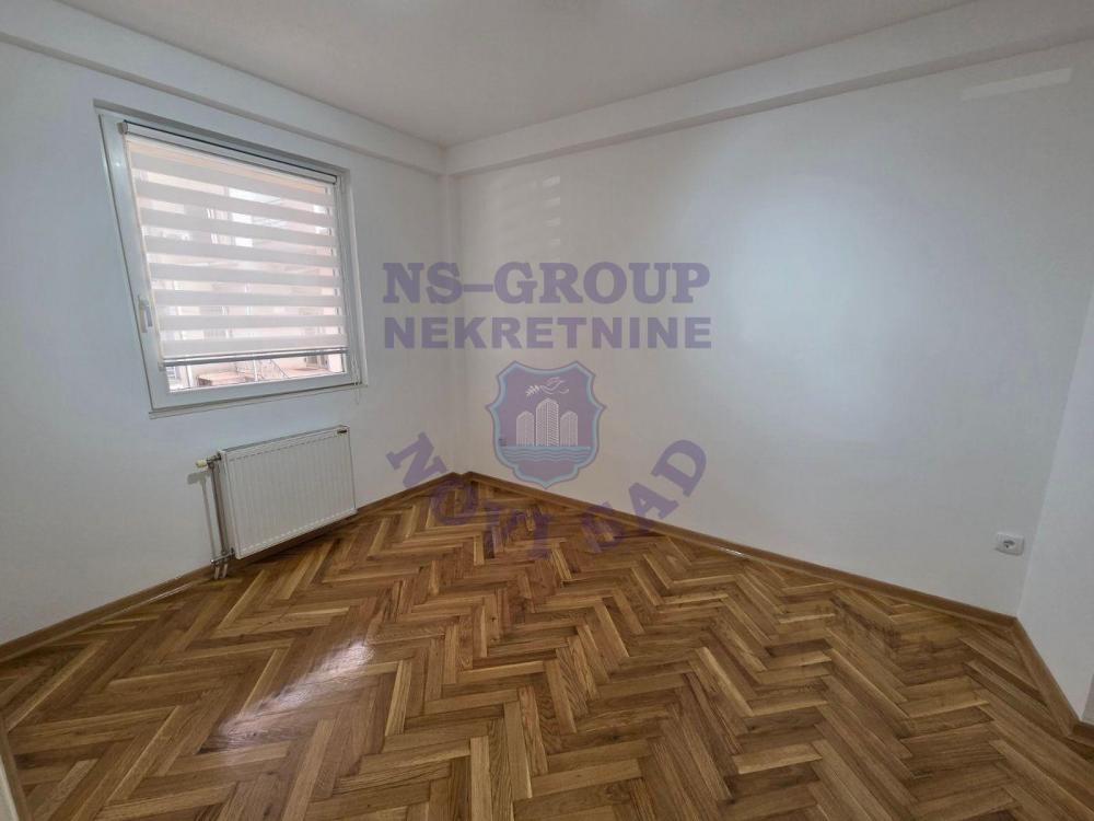 Slika 4 - Dvosoban, 40m2, Grbavica Novi Sad, sa terasom, ima lift