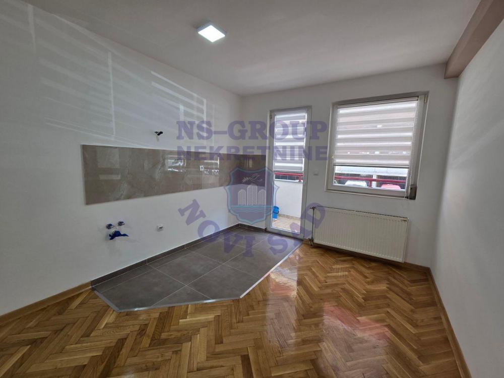 Slika 0 - Dvosoban, 40m2, Grbavica Novi Sad, sa terasom, ima lift