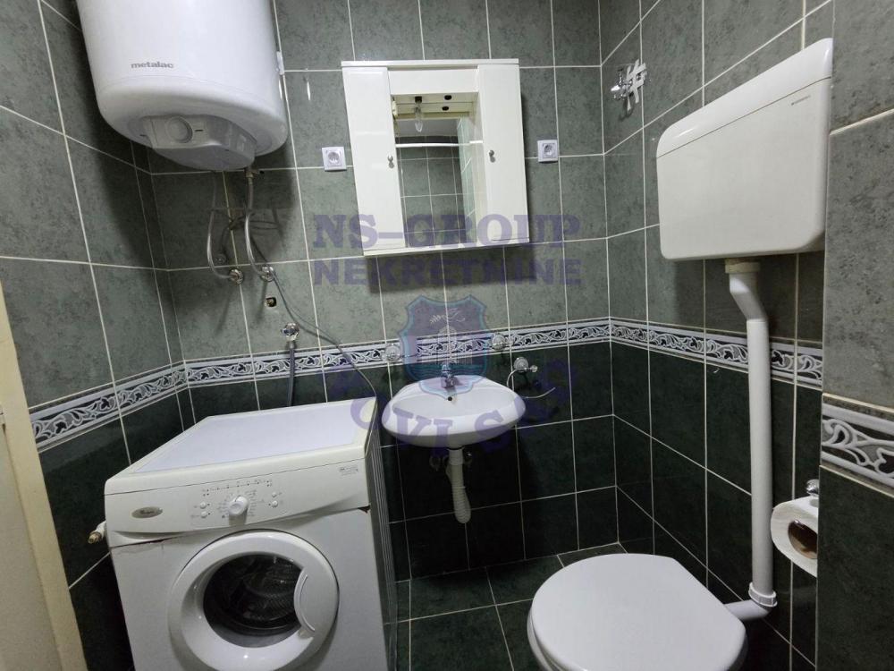 Slika 7 - Dvosoban, 40m2, Grbavica Novi Sad, sa terasom, ima lift