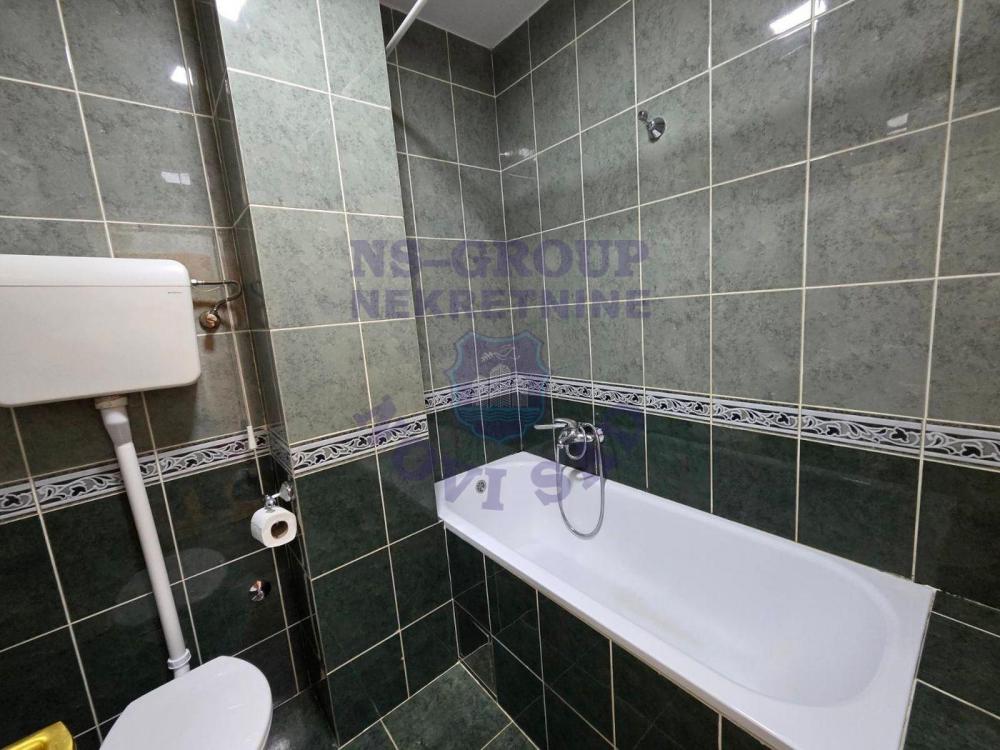 Slika 8 - Dvosoban, 40m2, Grbavica Novi Sad, sa terasom, ima lift