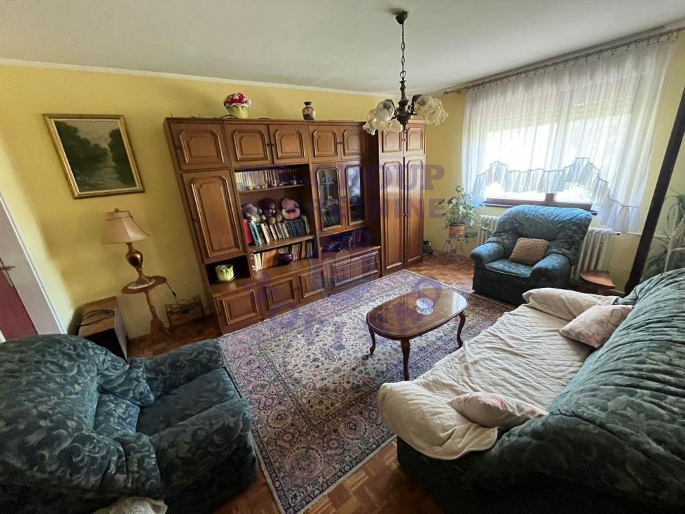 Glavna slika -Odlican trosoban stan na Novom Naselju!