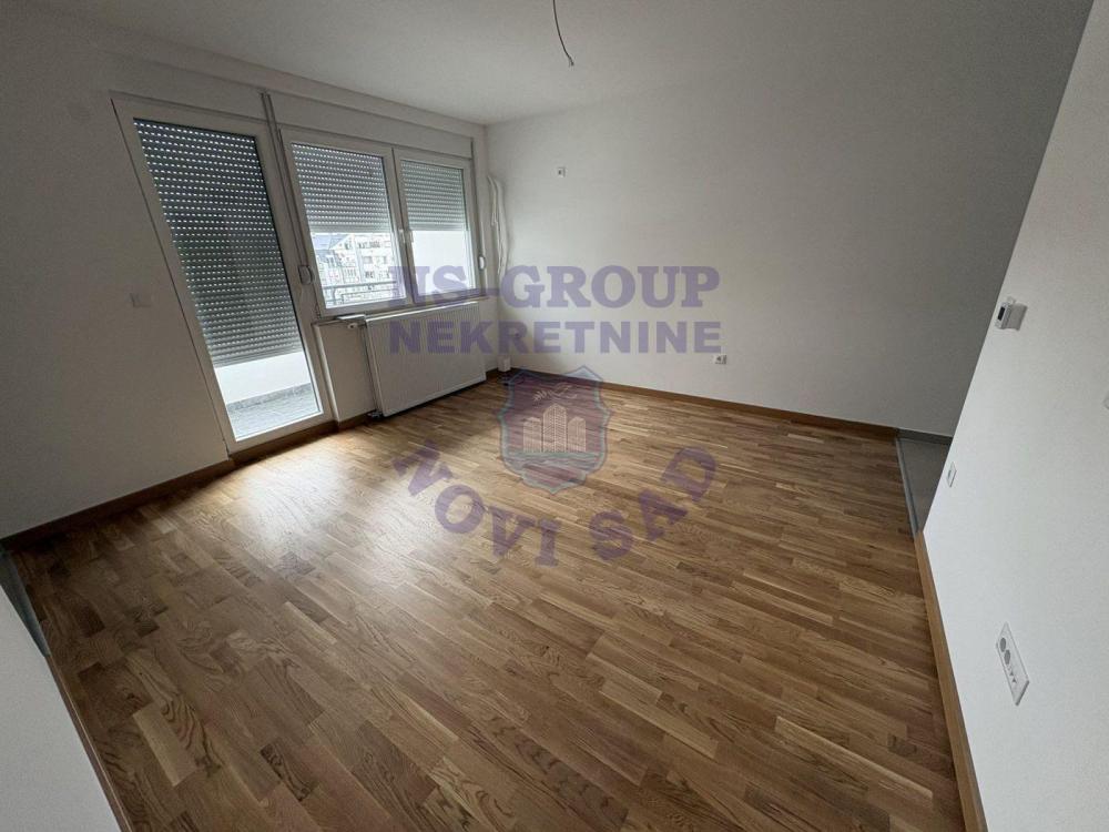 Slika 1 - Izuzetno svetao nov stan u Petrovaradinu!