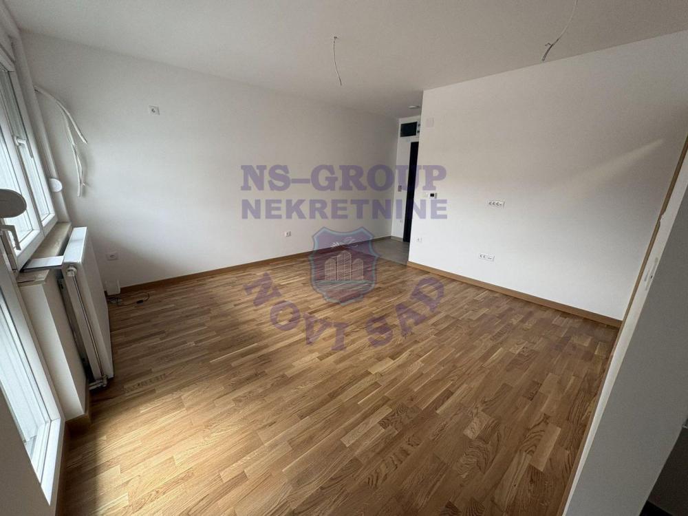 Slika 2 - Izuzetno svetao nov stan u Petrovaradinu!