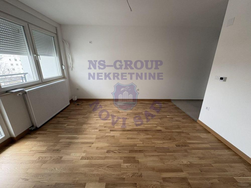 Slika 3 - Izuzetno svetao nov stan u Petrovaradinu!