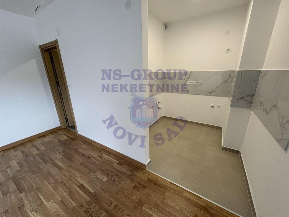 Slika 5 - Izuzetno svetao nov stan u Petrovaradinu!