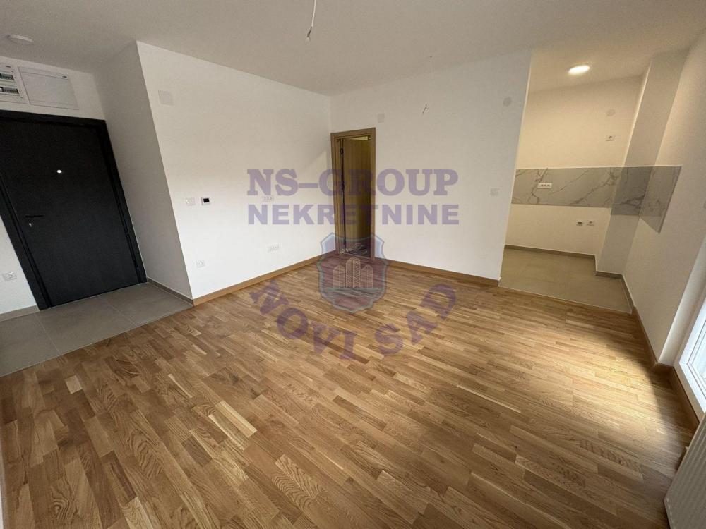 Slika 6 - Izuzetno svetao nov stan u Petrovaradinu!