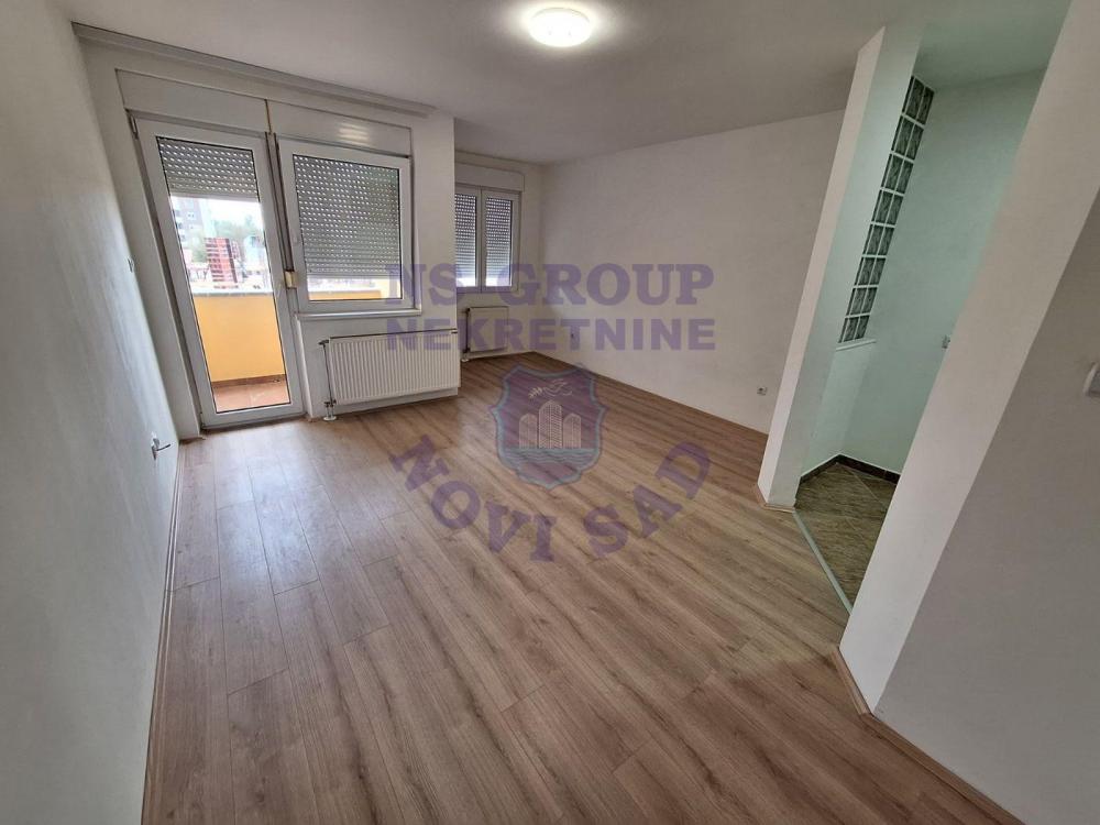 Slika 1 - Jednosoban, 34m2, Podbara Novi Sad, sa terasom, ima lift