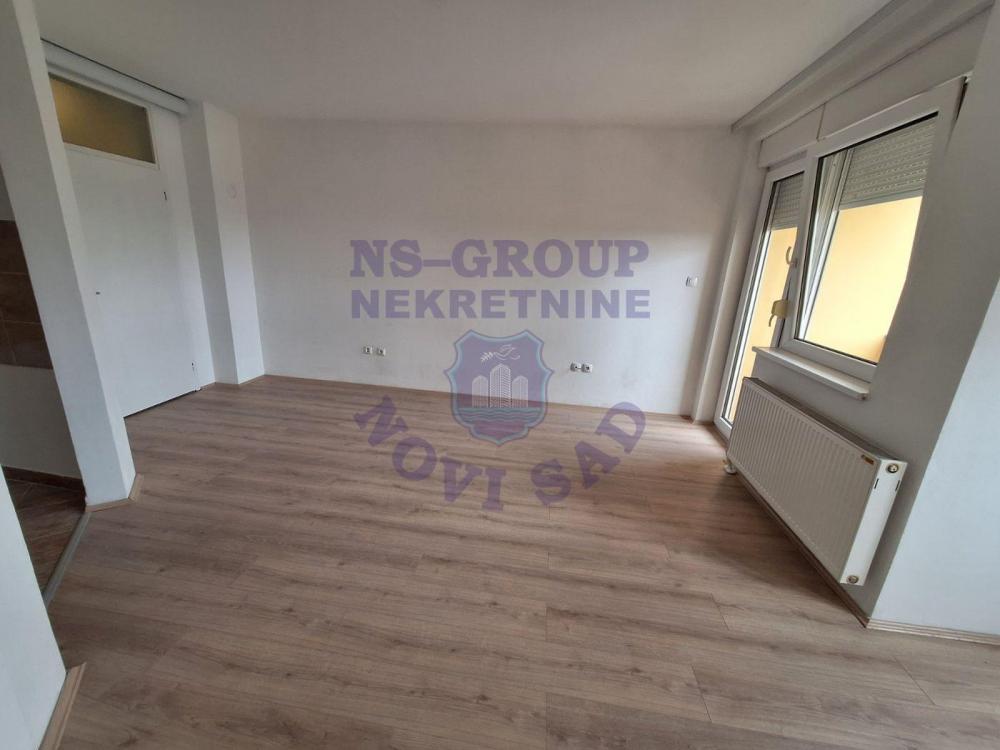 Slika 7 - Jednosoban, 34m2, Podbara Novi Sad, sa terasom, ima lift