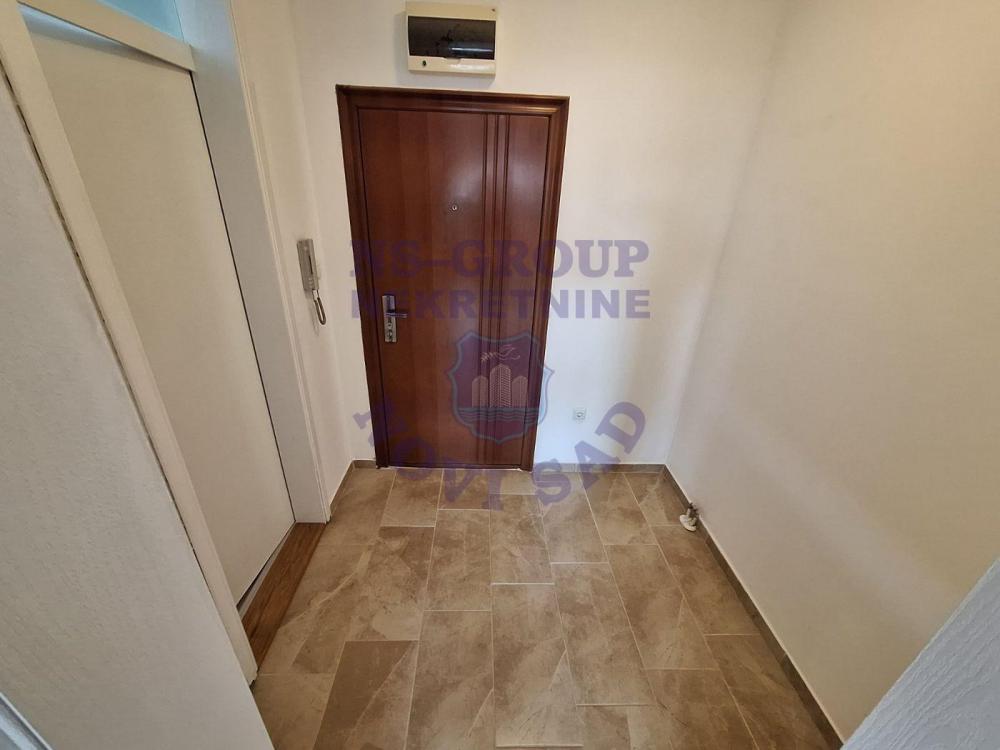 Slika 9 - Jednosoban, 34m2, Podbara Novi Sad, sa terasom, ima lift