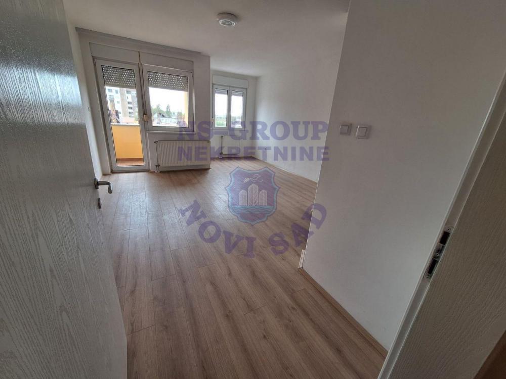Glavna slika -Jednosoban, 34m2, Podbara Novi Sad, sa terasom, ima lift