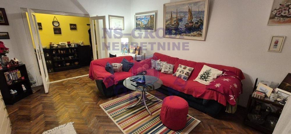 Glavna slika -Odlican trosoban stan na Keju!