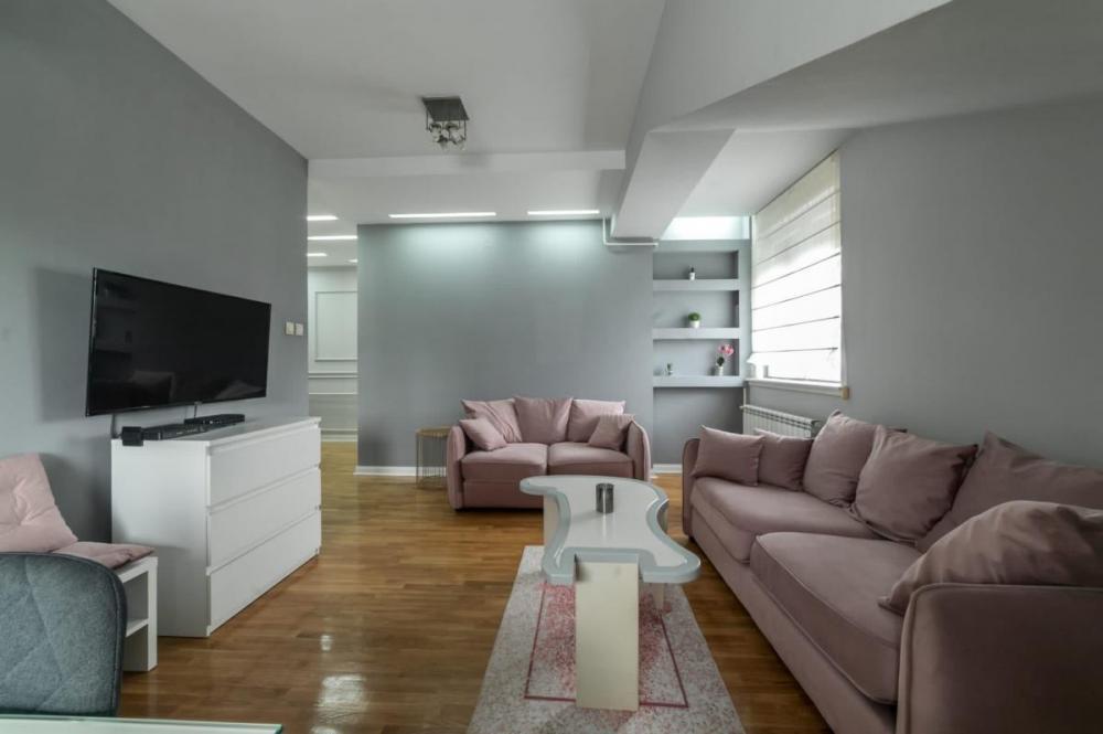 Glavna slika -Dvosoban, 49m2, Novi Sad centar Novi Sad, sa terasom, ima lift