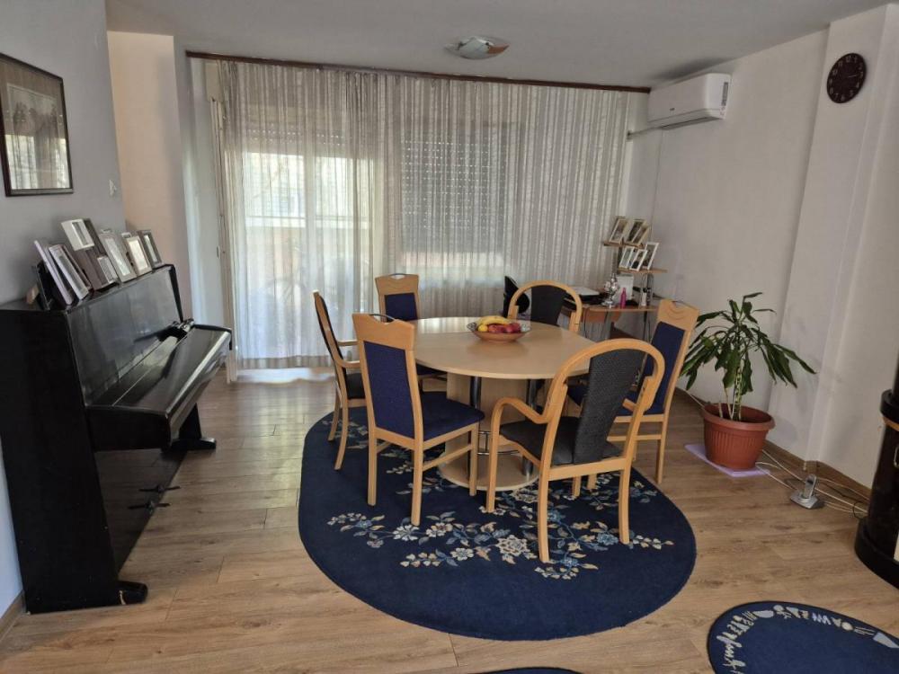 Slika 3 - Dvoiposoban, 80m2, Liman 4 Novi Sad, sa terasom, ima lift