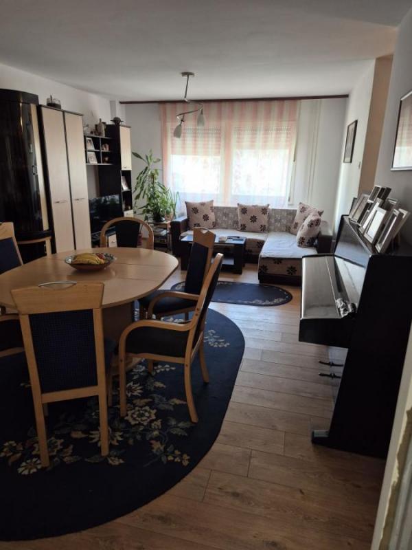 Slika 2 - Dvoiposoban, 80m2, Liman 4 Novi Sad, sa terasom, ima lift