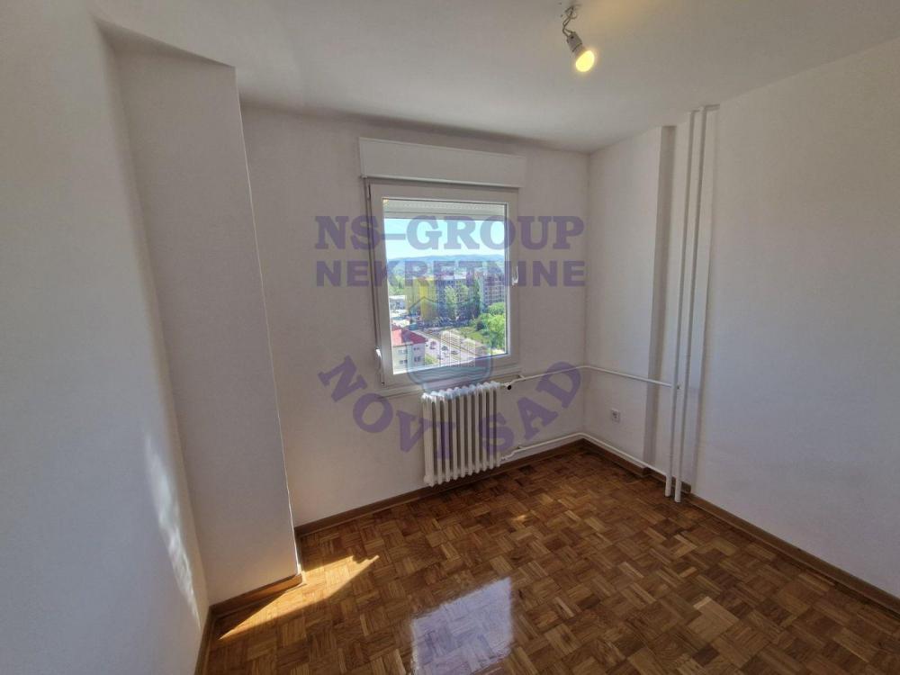 Slika 4 - Trosoban, 78m2, Liman 4 Novi Sad, sa terasom, ima lift