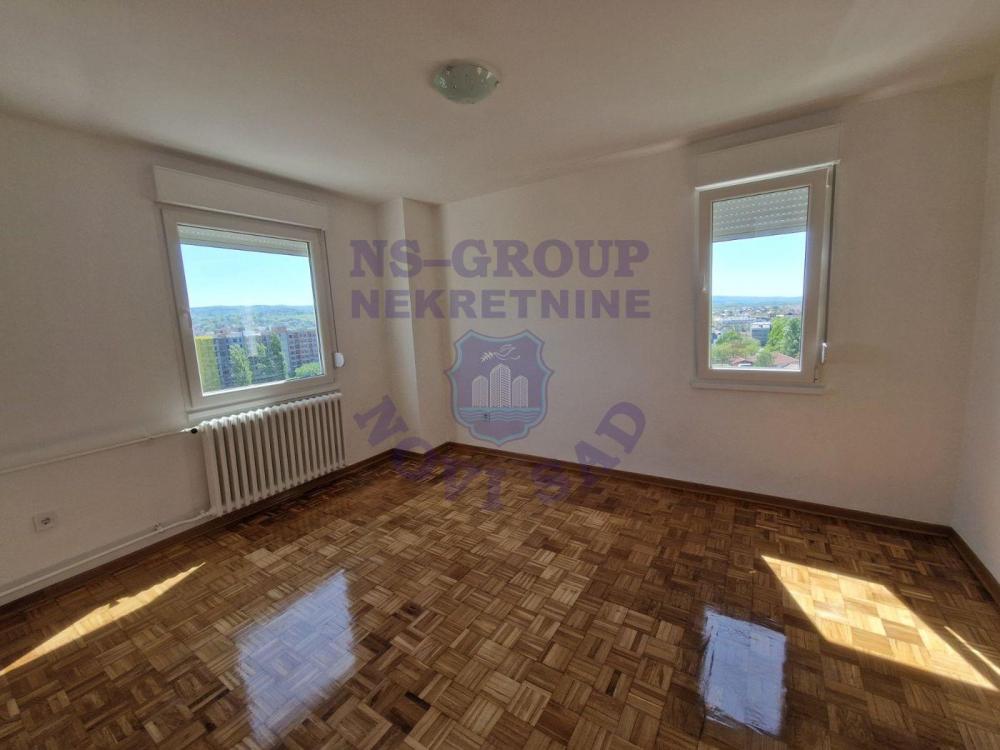 Slika 2 - Trosoban, 78m2, Liman 4 Novi Sad, sa terasom, ima lift