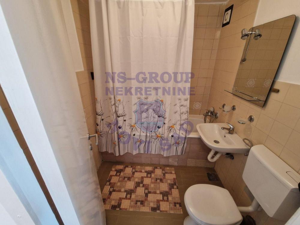 Slika 5 - Trosoban, 78m2, Liman 4 Novi Sad, sa terasom, ima lift