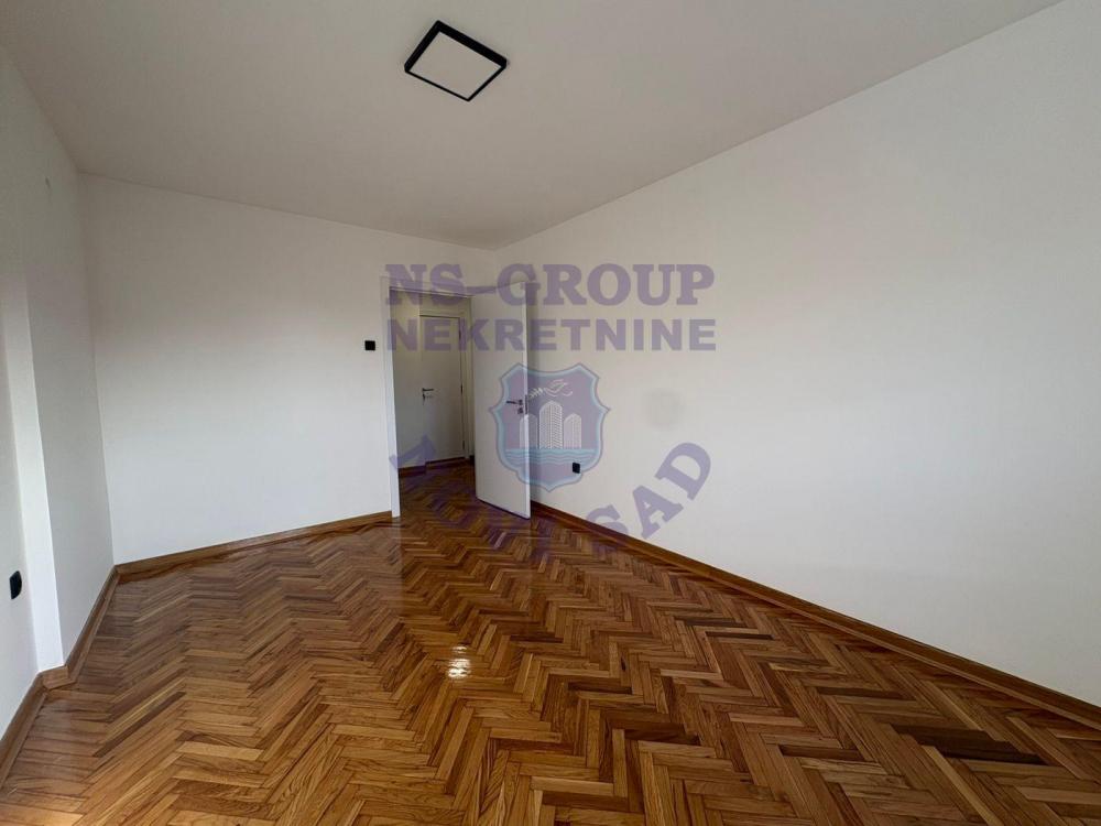 Slika 1 - Dvosoban, 49m2, Adamovićevo naselje Novi Sad