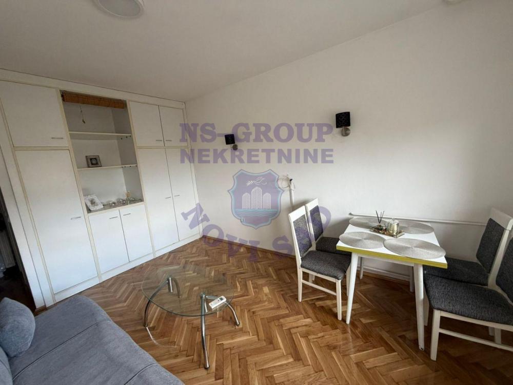 Slika 2 - Fantastičan jednoiposoban stan na Bulevaru patrijarha Pavla