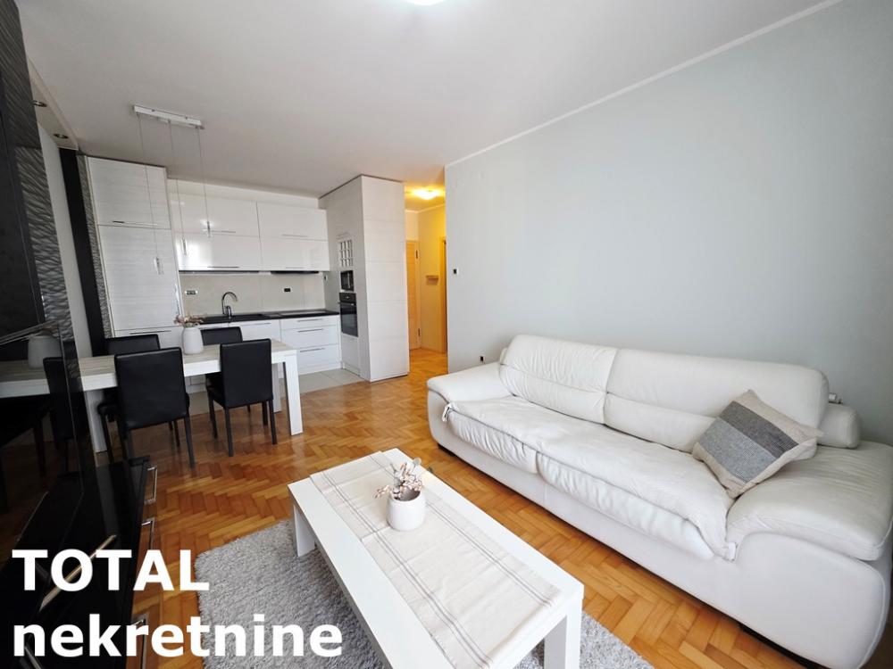 Slika 2 - Stan,NOVI SAD,BULEVAR EVROPE,kv: 42.00, € 140000, ID: 1102333