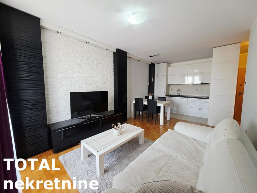 Slika 1 - Stan,NOVI SAD,BULEVAR EVROPE,kv: 42.00, € 140000, ID: 1102333