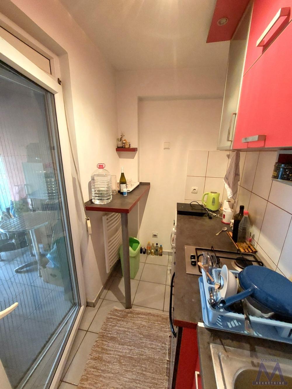 Slika 3 - Stan,NOVI SAD,GRBAVICA,kv: 25, € 92700, ID: 1019351