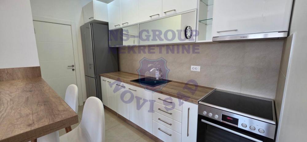 Slika 2 - Trosoban, 62m2, Podbara Novi Sad, sa terasom, ima lift
