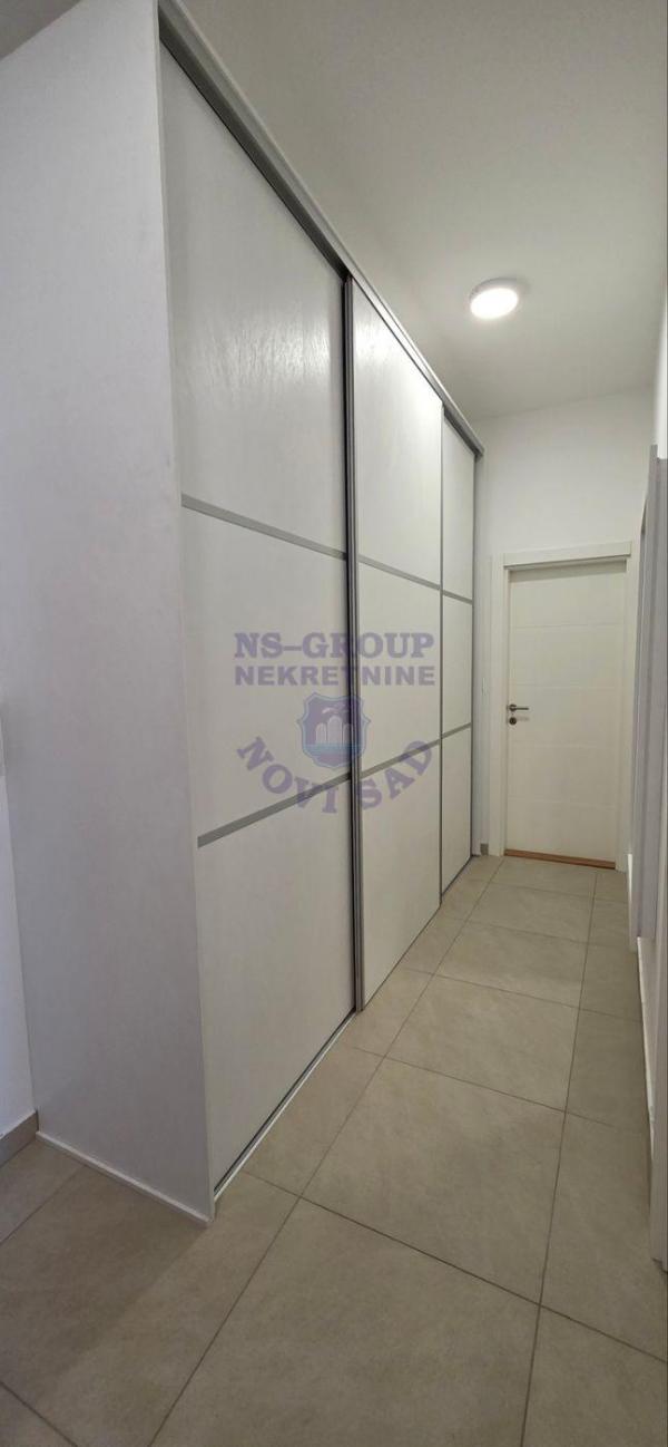 Slika 4 - Trosoban, 62m2, Podbara Novi Sad, sa terasom, ima lift