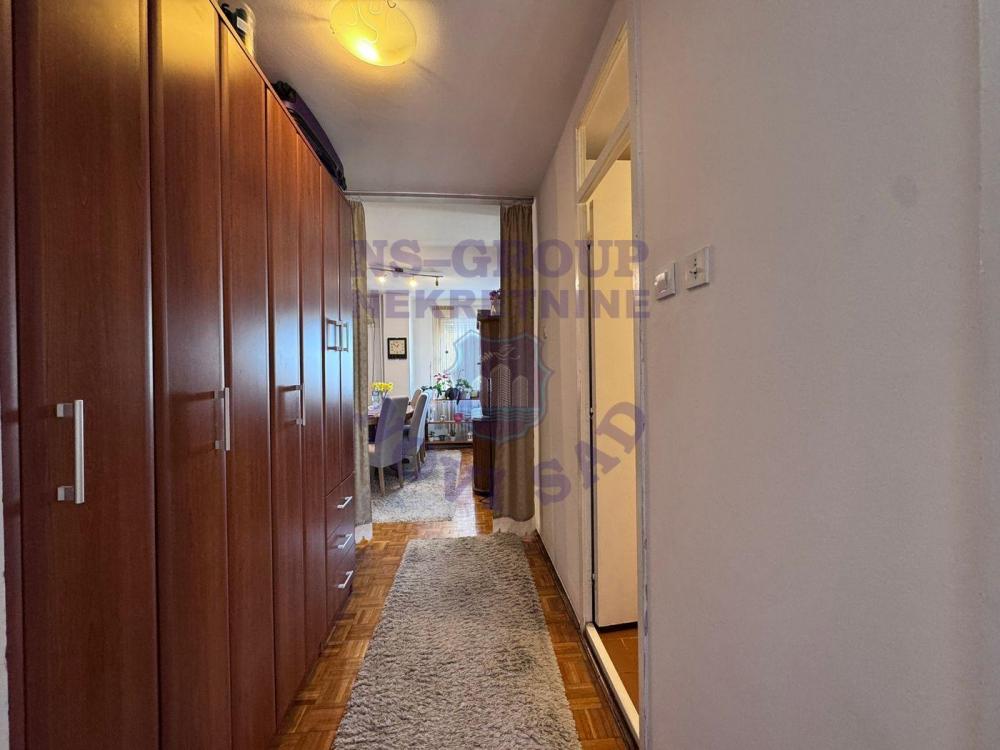 Slika 3 - Trosoban, 80m2, Liman 4 Novi Sad, sa terasom, ima lift