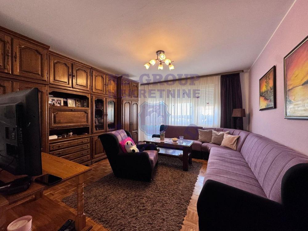Glavna slika -Trosoban, 80m2, Liman 4 Novi Sad, sa terasom, ima lift