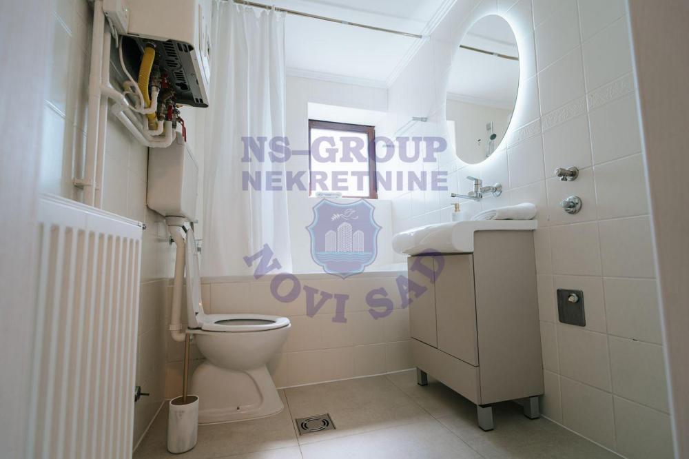 Slika 1 - Trosoban, 74m2, Petrovaradin Novi Sad, sa terasom