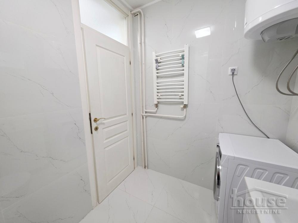 Slika 11 - Stan,NOVI SAD,BULEVAR,kv: 41.00, € 155500, ID: 1065647
