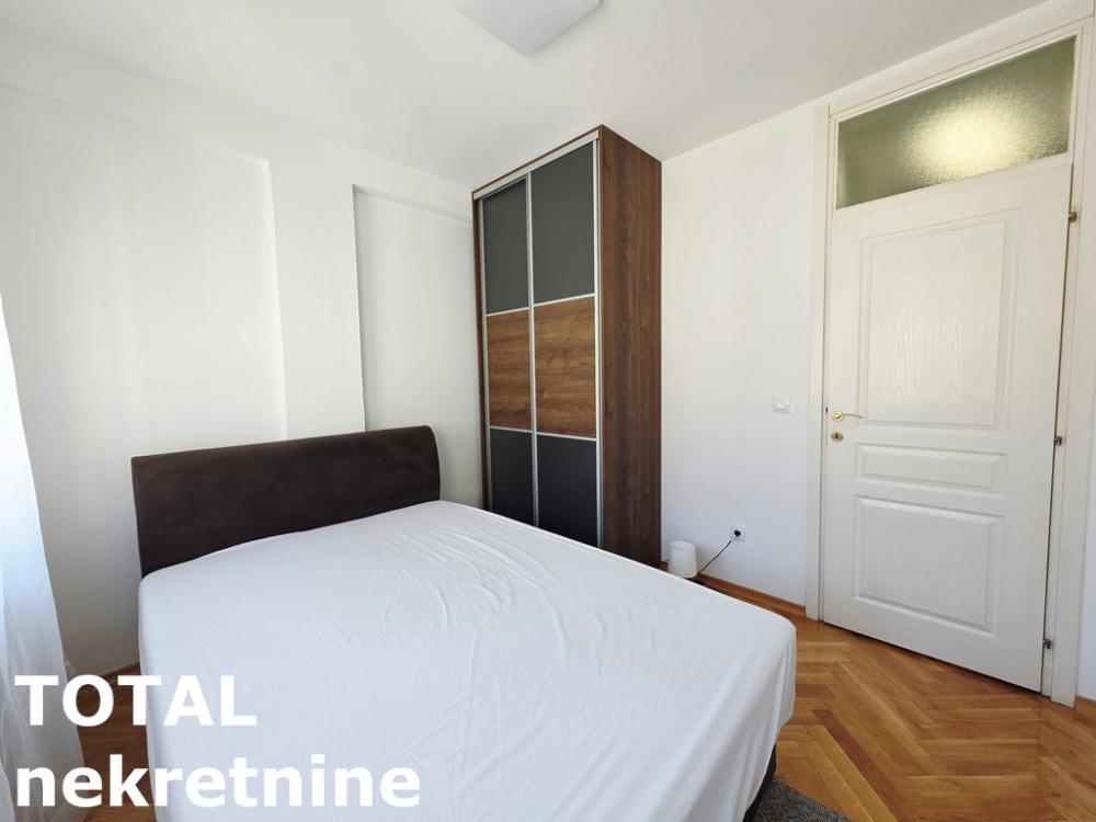 Slika 8 - Stan,NOVI SAD,BULEVAR,kv: 41.00, € 155500, ID: 1102495