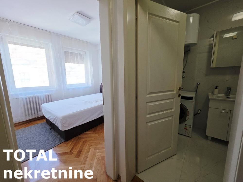 Slika 11 - Stan,NOVI SAD,BULEVAR,kv: 41.00, € 155500, ID: 1102495