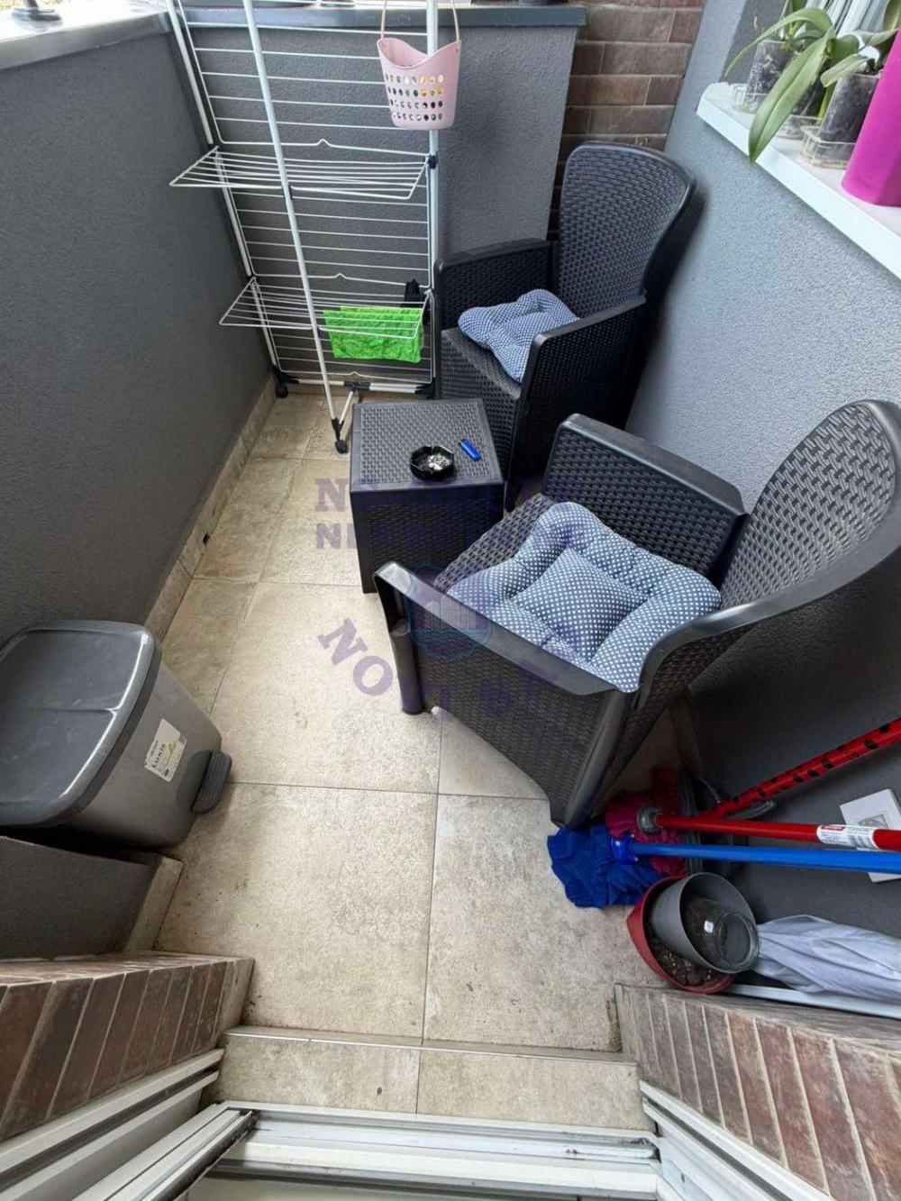 Slika 4 - Dvosoban, 44m2, Avijatičarsko naselje Novi Sad, sa terasom, ima lift