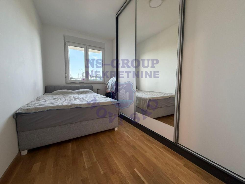 Slika 2 - Dvosoban, 44m2, Avijatičarsko naselje Novi Sad, sa terasom, ima lift