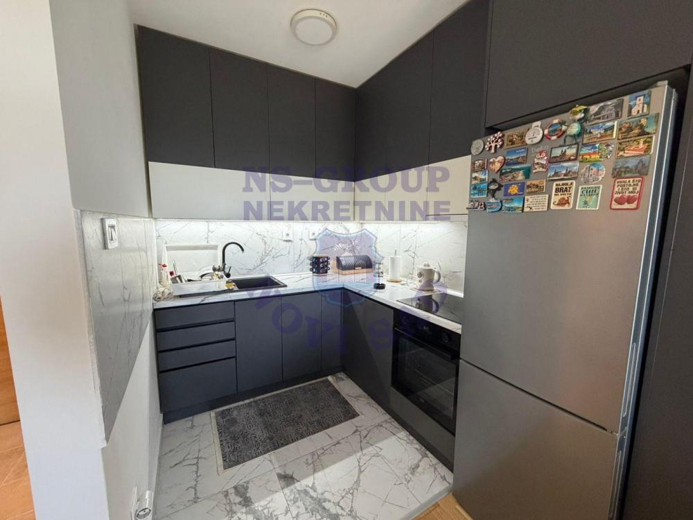 Slika 1 - Dvosoban, 44m2, Avijatičarsko naselje Novi Sad, sa terasom, ima lift