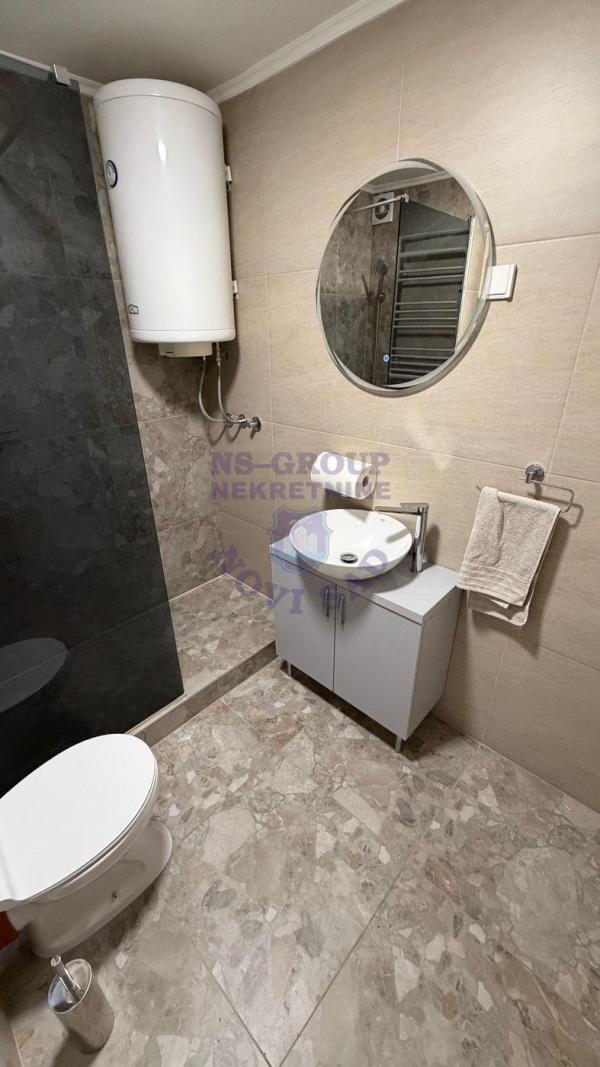 Slika 4 - Dvosoban, 47m2, Avijatičarsko naselje Novi Sad, sa terasom, ima lift