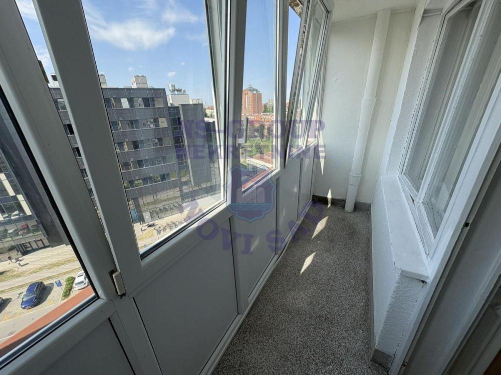 Slika 6 - Trosoban, 64m2, Liman 1 Novi Sad, sa terasom, ima lift