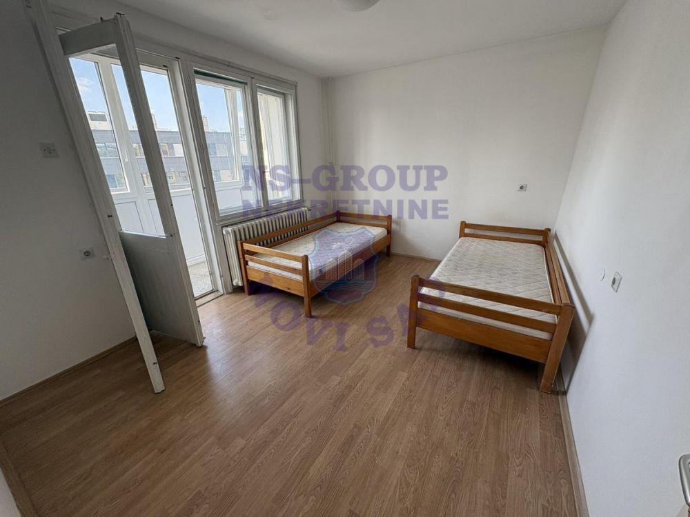 Slika 3 - Trosoban, 64m2, Liman 1 Novi Sad, sa terasom, ima lift