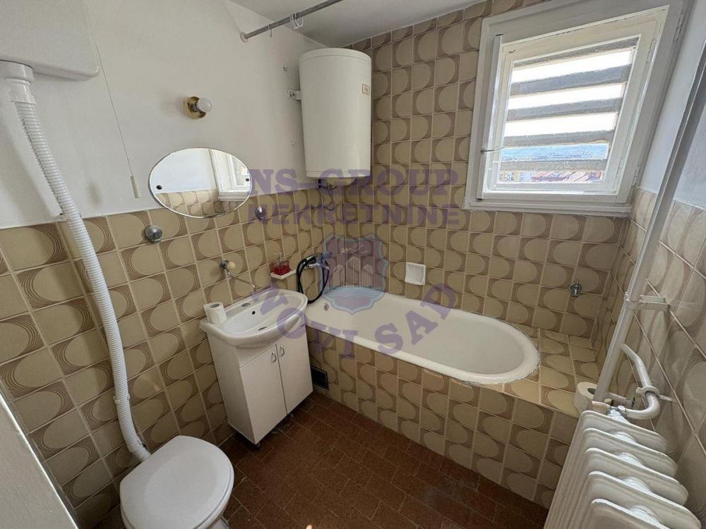 Slika 5 - Trosoban, 64m2, Liman 1 Novi Sad, sa terasom, ima lift