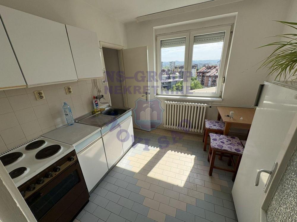 Slika 1 - Trosoban, 64m2, Liman 1 Novi Sad, sa terasom, ima lift