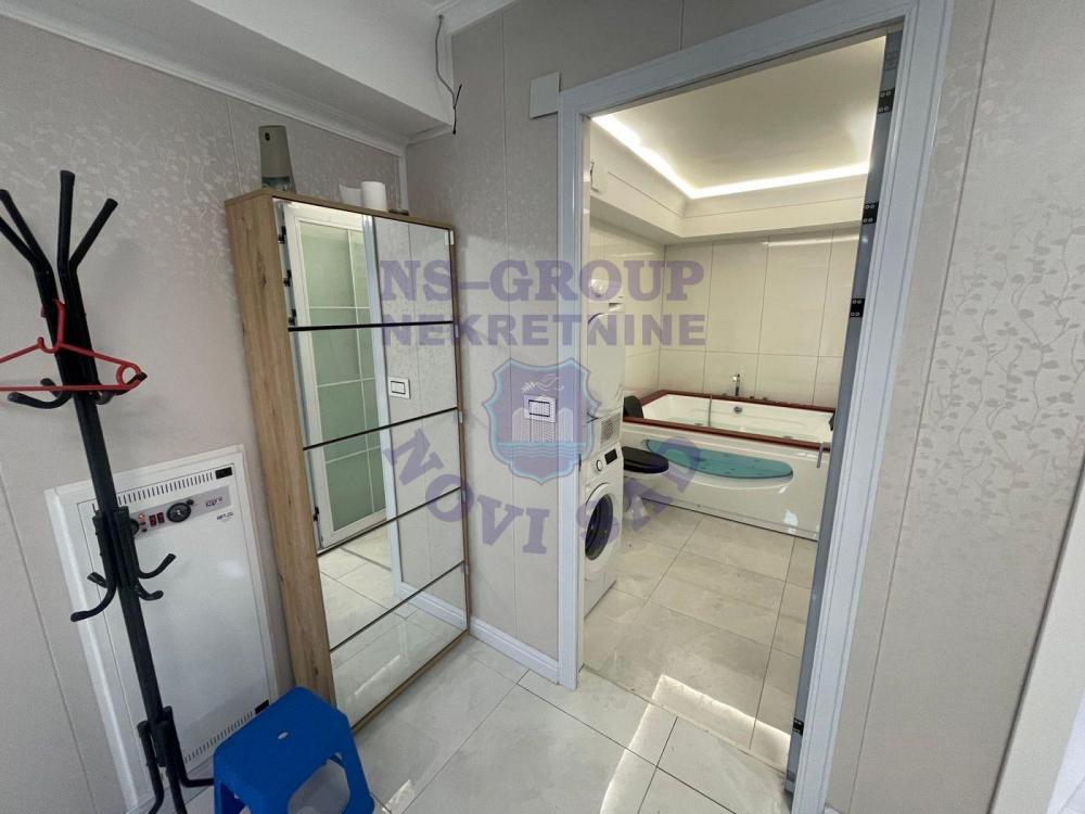 Slika 2 - Odlican dvoiposoban stan na Salajci!