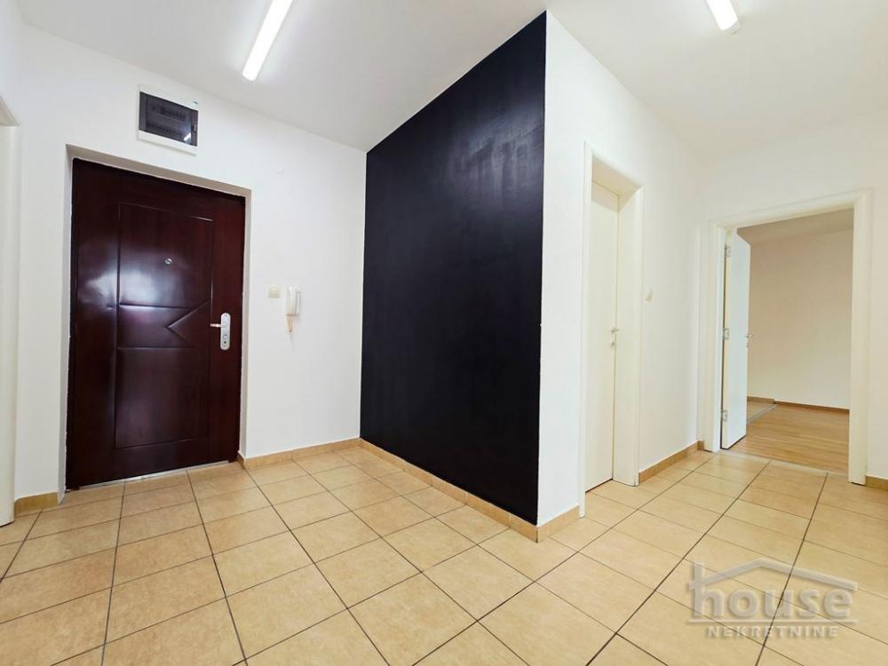 Slika 4 - Stan,NOVI SAD,NOVA DETELINARA,kv: 71.00, € 170400, ID: 1065733