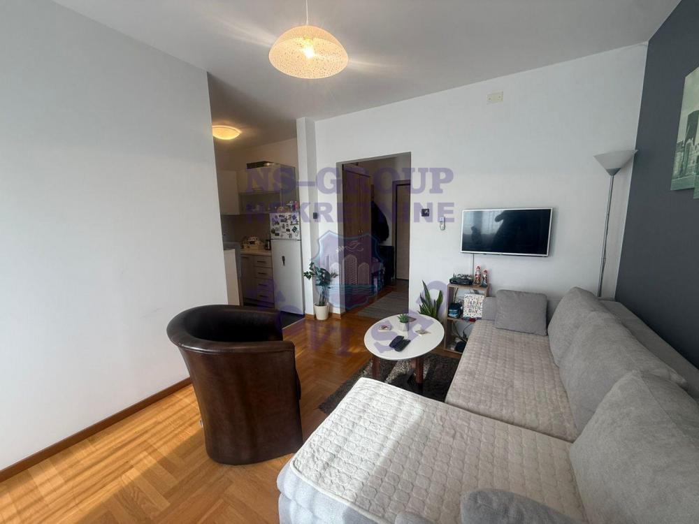 Slika 1 - Prodaja stana, 36m2, Adamovićevo naselje Novi Sad, sa terasom, ima lift