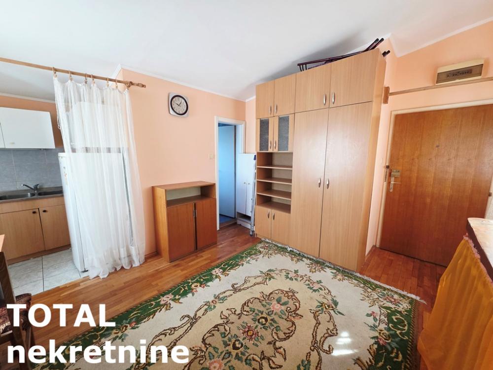 Slika 3 - Stan,NOVI SAD,ZELEZNICKA STANICA,kv: 21.00, € 57000, ID: 1101779