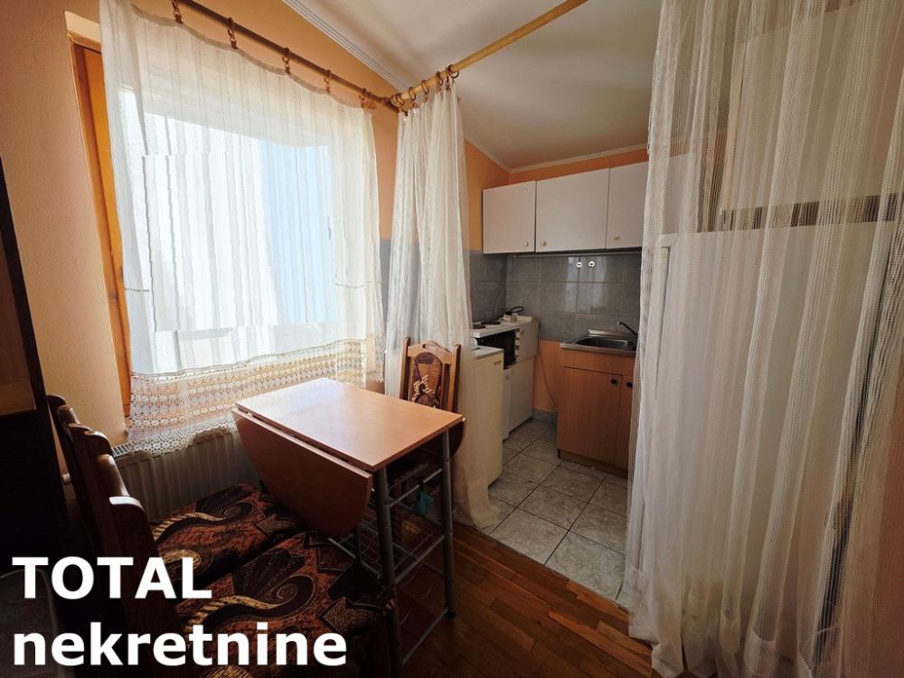 Slika 4 - Stan,NOVI SAD,ZELEZNICKA STANICA,kv: 21.00, € 57000, ID: 1101779